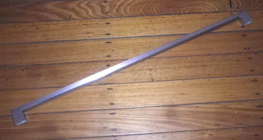 Electrolux EQE6807SDNAU Silver Fridge Door Handle Part FHNDA224C