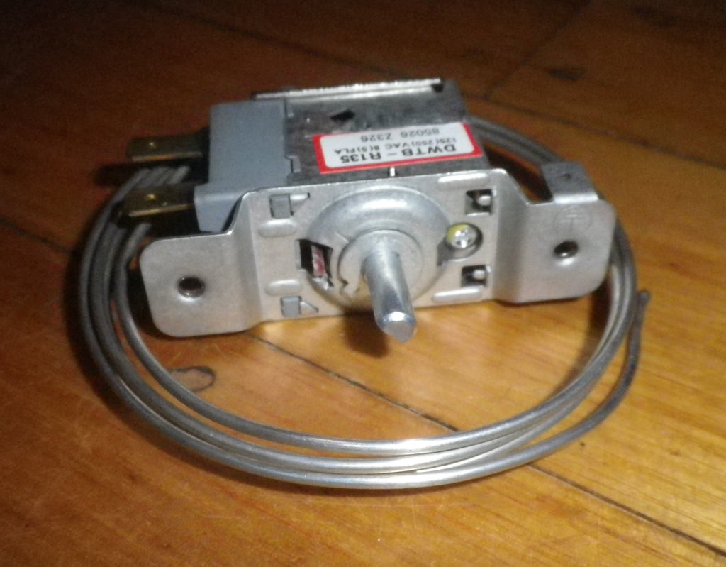 Generic Asian Style Cyclic Defrost Fridge Thermostat Part RF090F