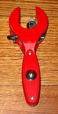 Ratchet Style Pipe, Tubing Cutter 5/16" - 11/8" - Part # TC110